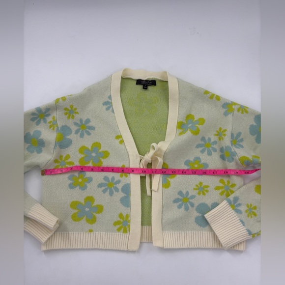 Witty Fox floral Green and Blue crop cardigan - Picture 4 of 7